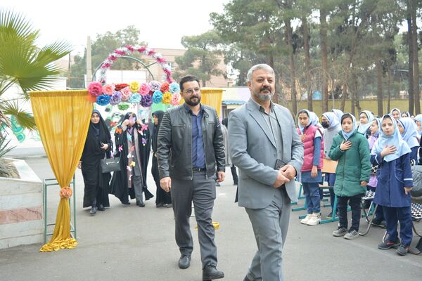 حضور خادمان رضوی در مدرسه قدر بهارستان‌دو