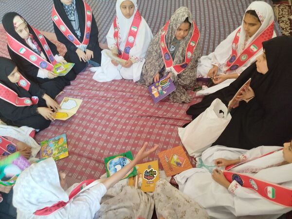 شور اعتکاف دختران و پسران بردسکن در یک صف معنوی