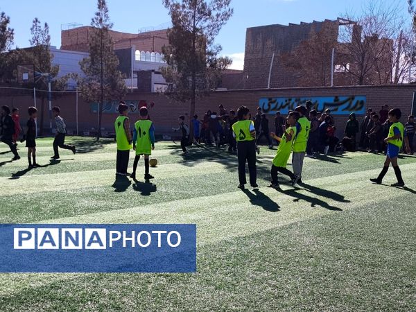 مسابقات فوتبال دبستان شهید پسندیده روستای فدافن شهرستان کاشمر 