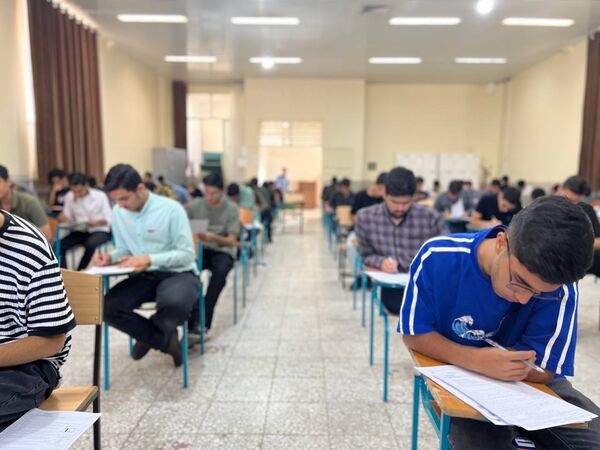 حال و هوای امتحانات نهایی در حوزه‌های دبیرستان‌های اصفهان