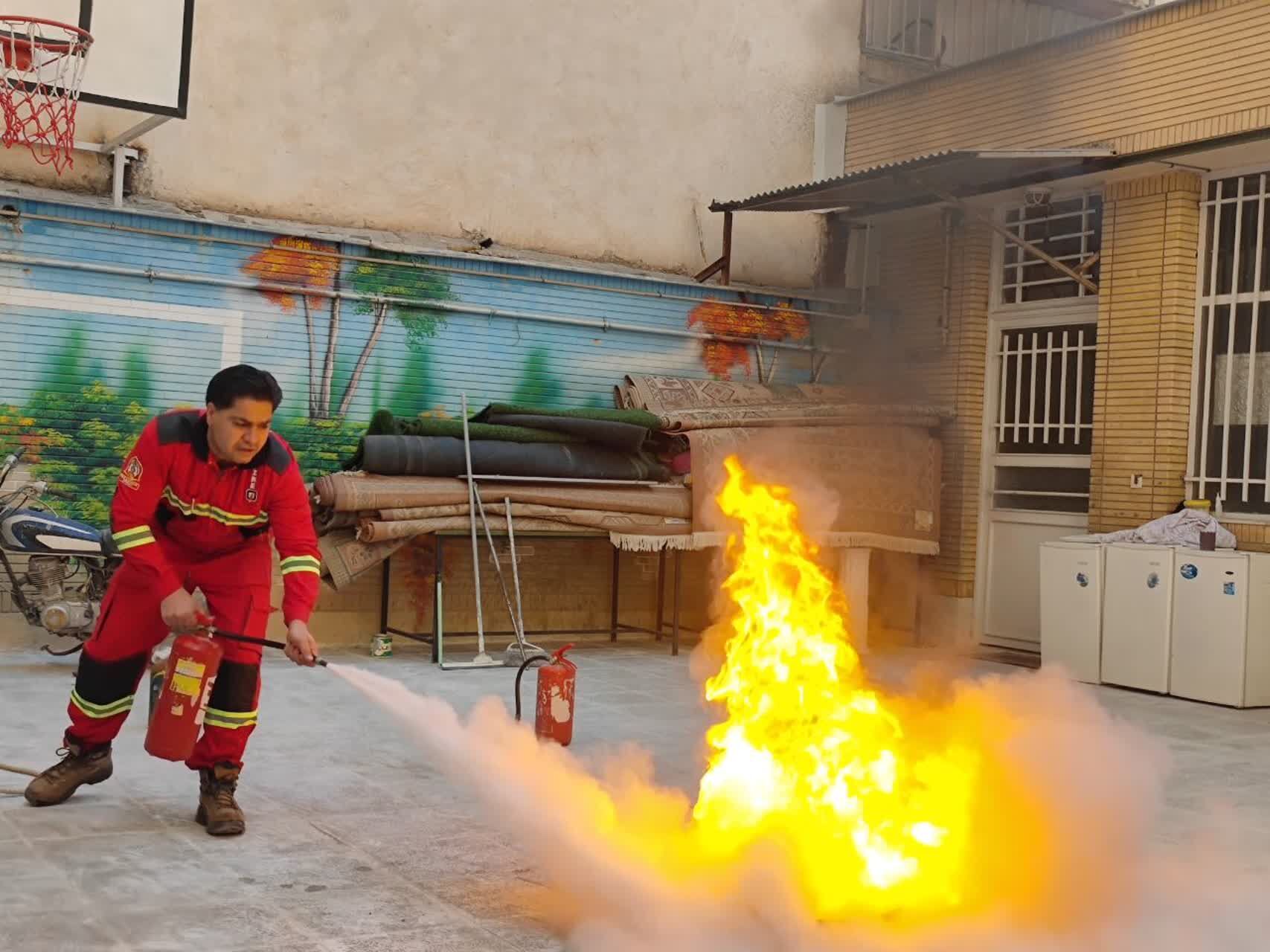 آتش‌نشان نماد عشق و جوانمردی