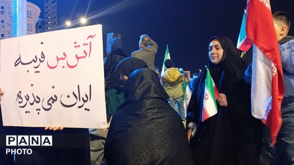 تجمع جوانان‌‌و‌نوجوانان‌در‌بیعت با رهبر انقلاب در نیشابور