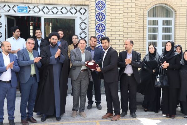 تجلیل مسئولان لاهیجان از معلمان در هفته بزرگداشت مقام معلم
