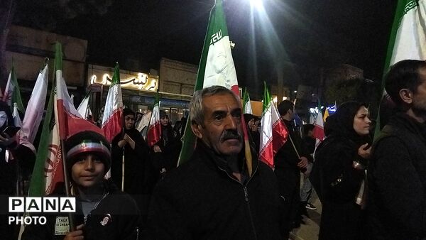 نیشابوری ها از پیر تا کودک در اجتماعات خیابانی