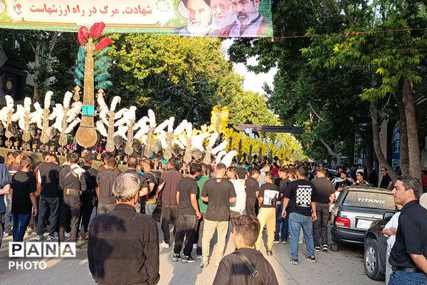آیین باشکوه علم‌گردانی در غروب عاشورا 