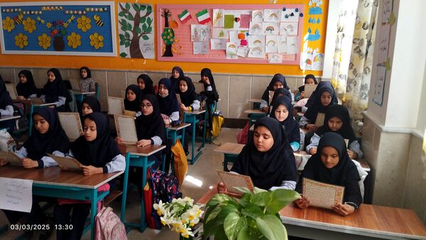 محفل انس با قرآن کریم در دبستان سردار سلیمانی بیرجند