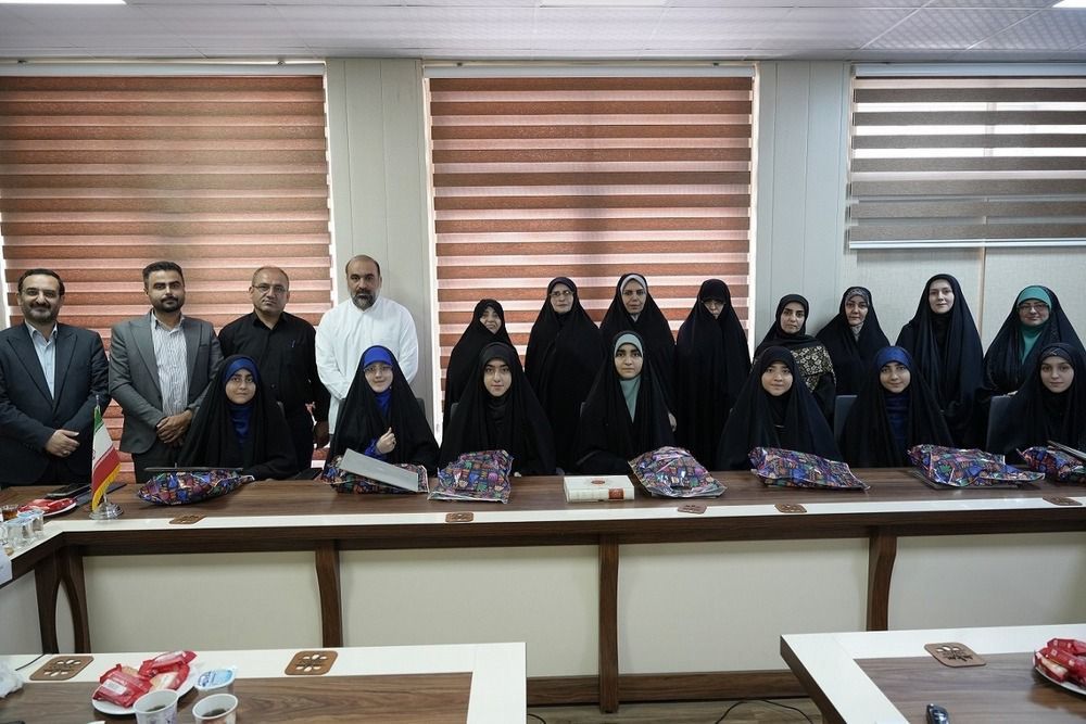 دختران نعمت و هدیه ای از جانب خداوند هستند که به خانواده عطا می‌شود

