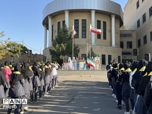برگزاری مراسم صبحگاه تشکیلاتی در هنرستان دخترانه دکتر مهدی اکبریه تبریز