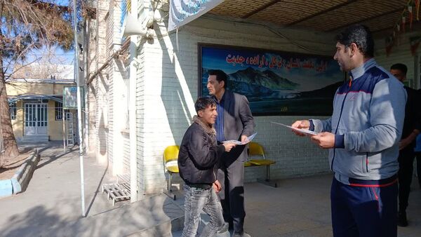 آیین تجلیل و قدردانی از برترین‌های مسابقات فوتسال درون مدرسه‌ای در دبیرستان امام رضا (ع) 