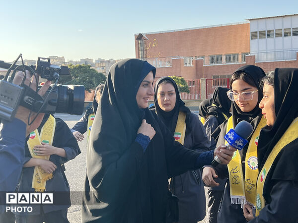 برگزاری مراسم صبحگاه تشکیلاتی در هنرستان دخترانه دکتر مهدی اکبریه تبریز