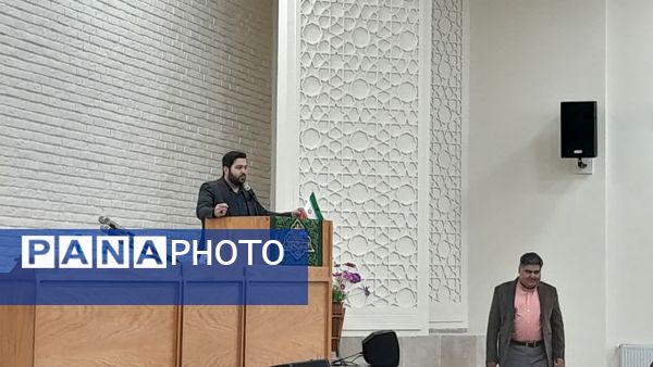 نشست صمیمی جوانان با حضرت آیت الله نورمفیدی