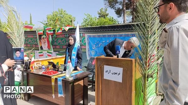 جشن روز معلم با حضور معاون پرورشی و فرهنگی وزیر آموزش و پرورش