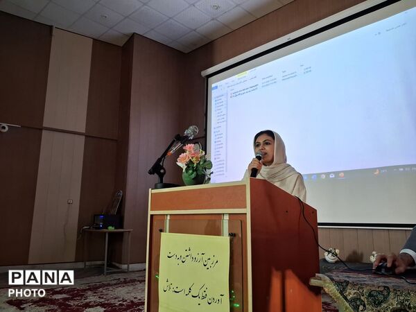 همایش مشاوره انگیزشی و آمادگی برای آزمون های مدارس برتر ویژه دانش آموزان پایه هشتم و نهم دبیرستان وکیلی۱۰