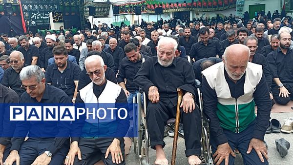 اقامه نماز ظهر عاشورا در محمودآباد 