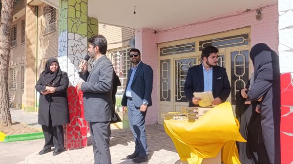 تقدیر از برگزیدگان مسابقات قرآن، عترت و نماز در دبیرستان حضرت سکینه 