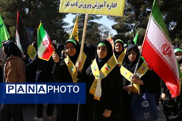 نقش آفرینی جدید نسل Z در مراسم 13 آبان از نگاه تصویر