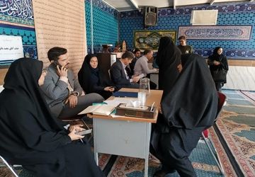 مسئولان یزد در میز خدمت پاسخگوی سوالات مردم شدند