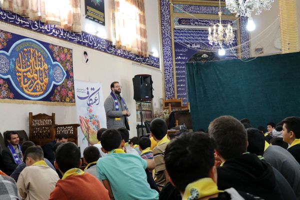 بازدید قائم مقام سازمان دانش‌آموزی از معتکفین در مشهد مقدس