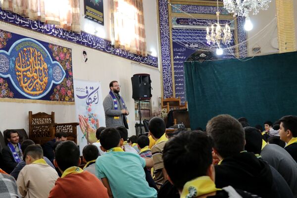 بازدید قائم مقام سازمان دانش‌آموزی از معتکفین در مشهد مقدس