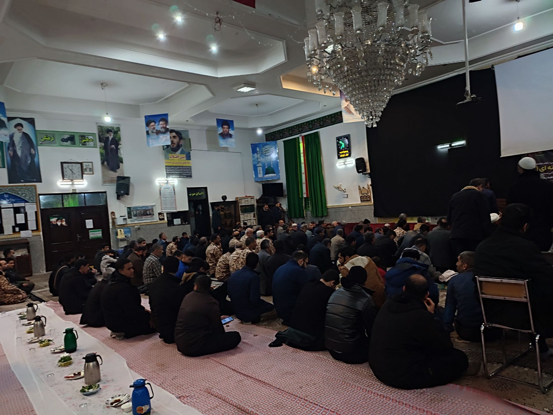 قرائت قرآن، نماز جماعت و افطار در مسجد خاتم پیامبران 