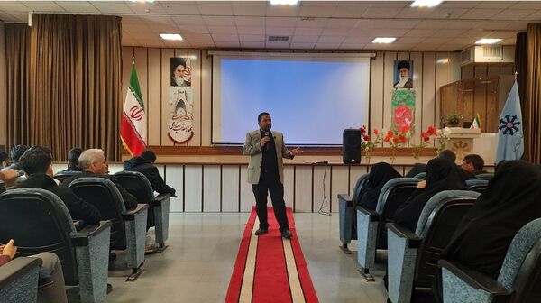 اولین نشست روسای تشکل‌های دانش‌آموزی مدارس سمپاد استان در دبیرستان فرزانگان ۲دوره دوم ناحیه۷ مشهد 