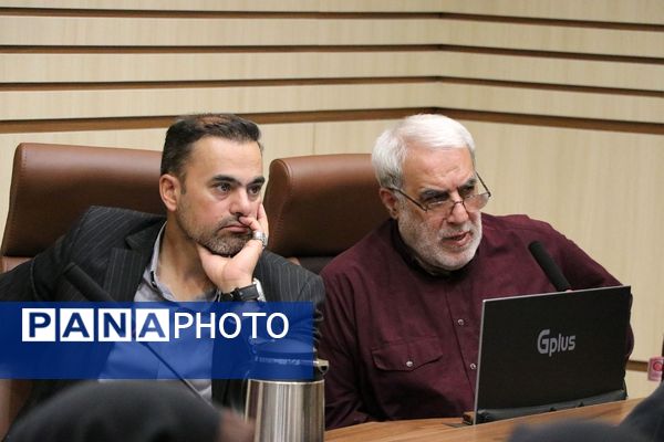 جلسه رابطین بسیج مدارس در سالن معلم ناحیه دو شهرری