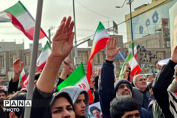 بیعت مردم قرچک با سومین رهبر نظام مقدس جمهوری اسلامی ایران