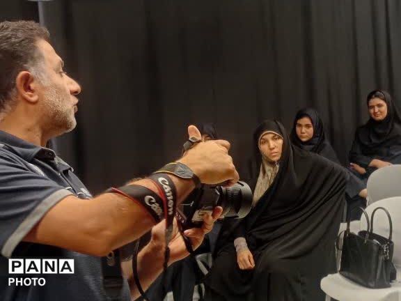 جلسه آگاهی و توجیهی  اولیا در هنرستان کیمیا ناحیه ۳ 