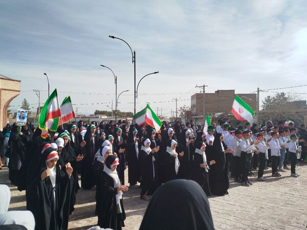 حضور پرشور مردم در راهپیمایی ۲۲ بهمن شهرستان کندر