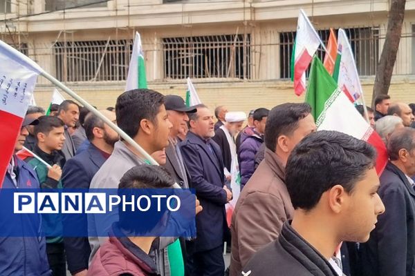 حضور اقشار مختلف مردم شهرری در راهپیمایی ۲۲ بهمن
