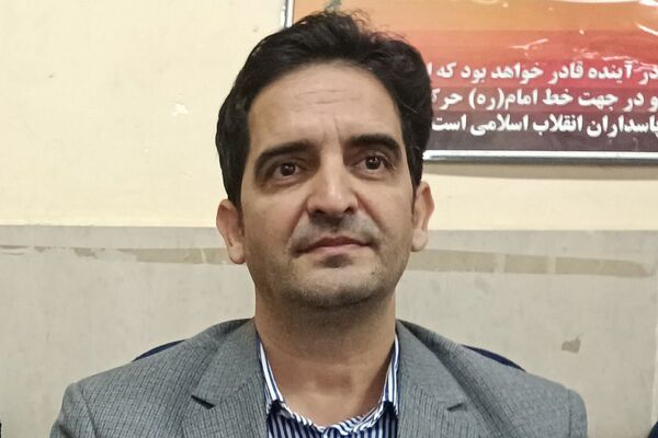 برگزاری مراسم هفته بسیج در هنرستان مجتمع فنی حرفه‌ای تهران در بهارستان‌دو