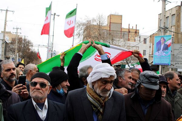 حماسه حضور مردم قروه در راهپیمایی ۲۲ بهمن؛ تجلی وحدت و وفاداری به انقلاب