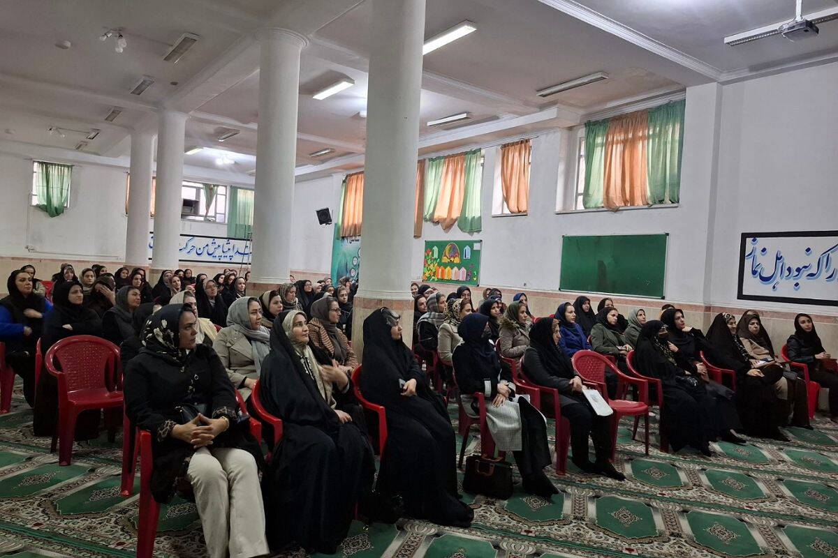 جلسه آموزش سوادرسانه‌ای در دبیرستان ولیعصر ناحیه یک شهرری