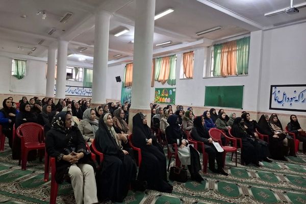 جلسه آموزش سوادرسانه‌ای در دبیرستان ولیعصر ناحیه یک شهرری