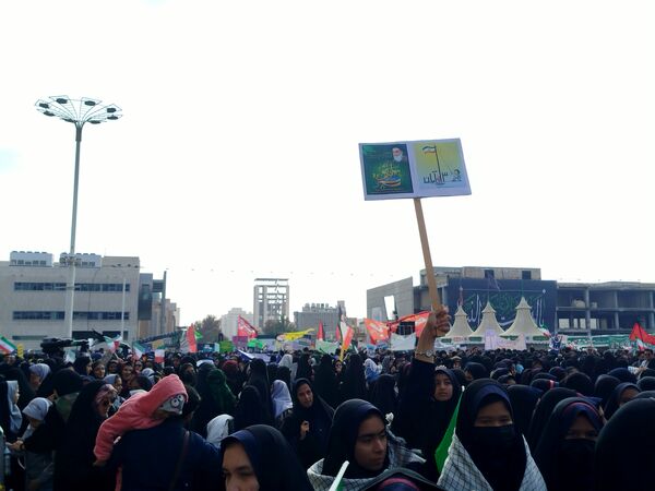 خروش ۱۳ آبان در مشهد؛ دانش‌آموزان، نماد ایستادگی