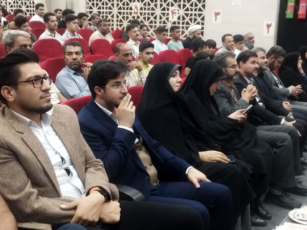جشن ستارگان دانش‌آموزی در تالار شهرداری دولت‌آباد شهرستان برخوار 