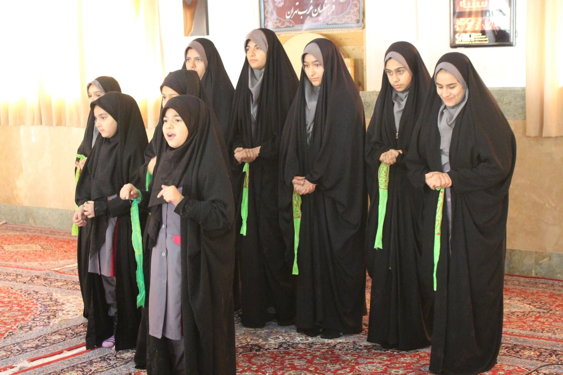 عزاداری باشکوه دانش‌آموزان و مسئولان در سوگ حضرت فاطمه زهرا (س)