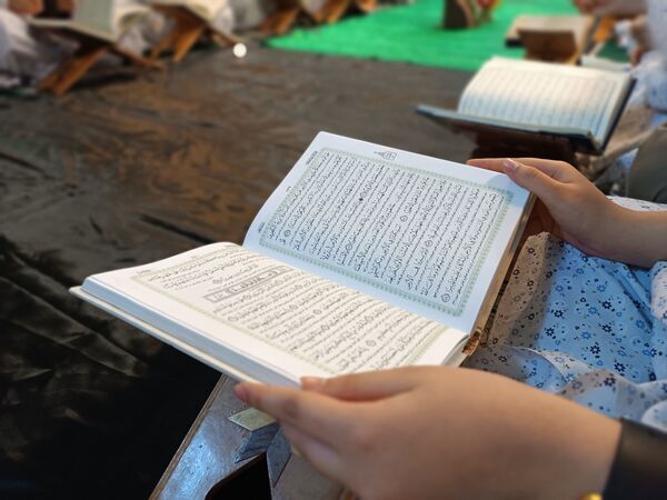 برگزاری محفل انس با قرآن در دبیرستان شهدای اقتدار ملارد با یاد و نام سیدحسن نصرالله