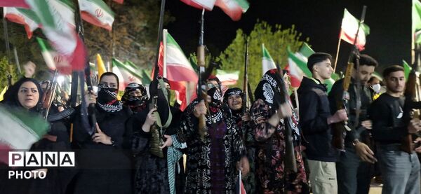 مرزنشینان ایستاده اند مانند زاگرس
