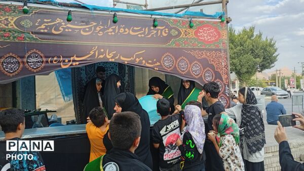 حضور مسئولان در کنار خادمان نوجوان موکب اربعین