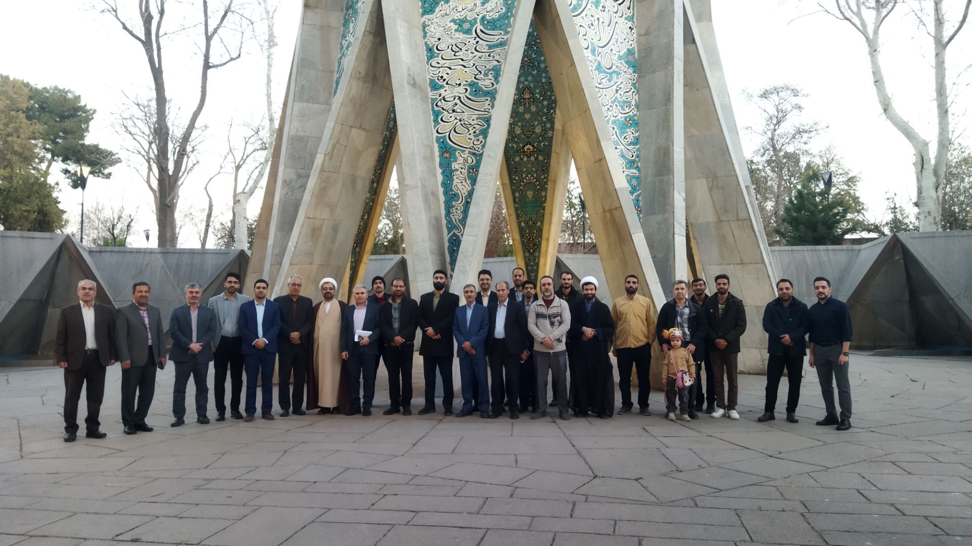 بازدید معاونان تربیتی و پرورشی نیشابور از آرامگاه خیام 