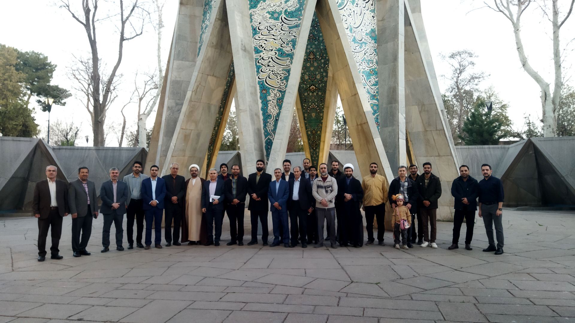 بازدید معاونان تربیتی و پرورشی نیشابور از آرامگاه خیام 