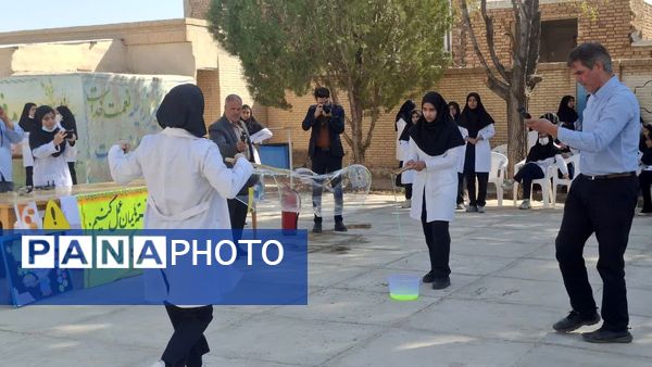 برگزاری جشن علمی شیمی در دبیرستان حضرت زینب(س) بهاباد