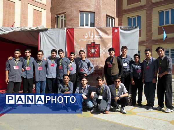 نمایشگاه علمی، پژوهشی وهنری فرداد در دبیرستان باهنر