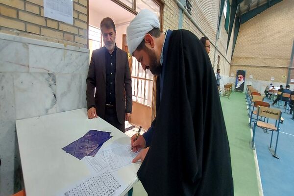 بازدید ستادی از حوزه‌های برگزاری امتحانات نهایی در شهرستان فاروج 