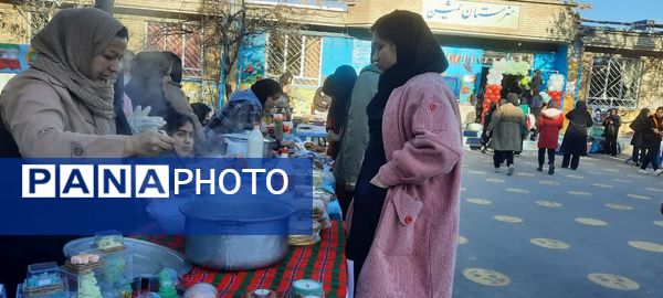 برپایی بازارچه هنرهای دستی در هنرستان ثمین