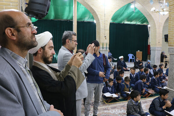 محفل دانش‌آموزی انس با قرآن در آستان مقدس چهل اختران قم