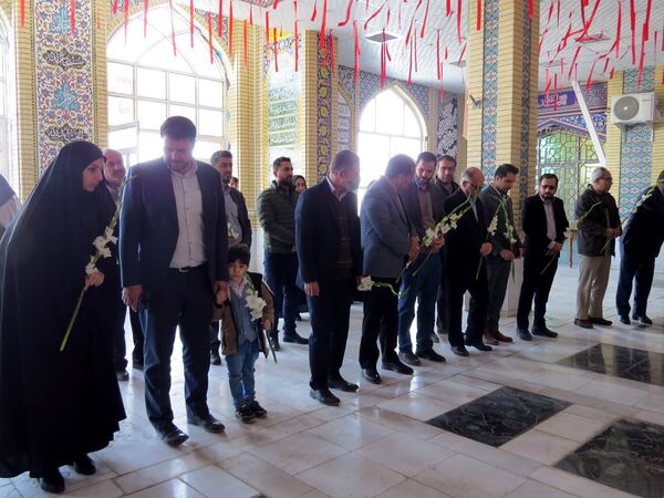 گل‌افشانی گلزار شهدای بجنورد به‌مناسبت هفته امور تربیتی 