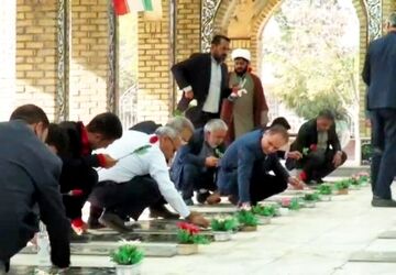 غبارروبی مزار شهدای ورزشکار شهرستان خلیل‌آباد 