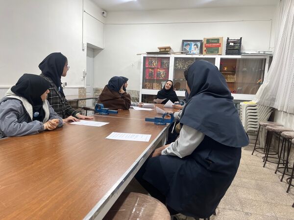 جلسه سفیران سلامت دبیرستان مطهره ناحیه ۶ مشهد 